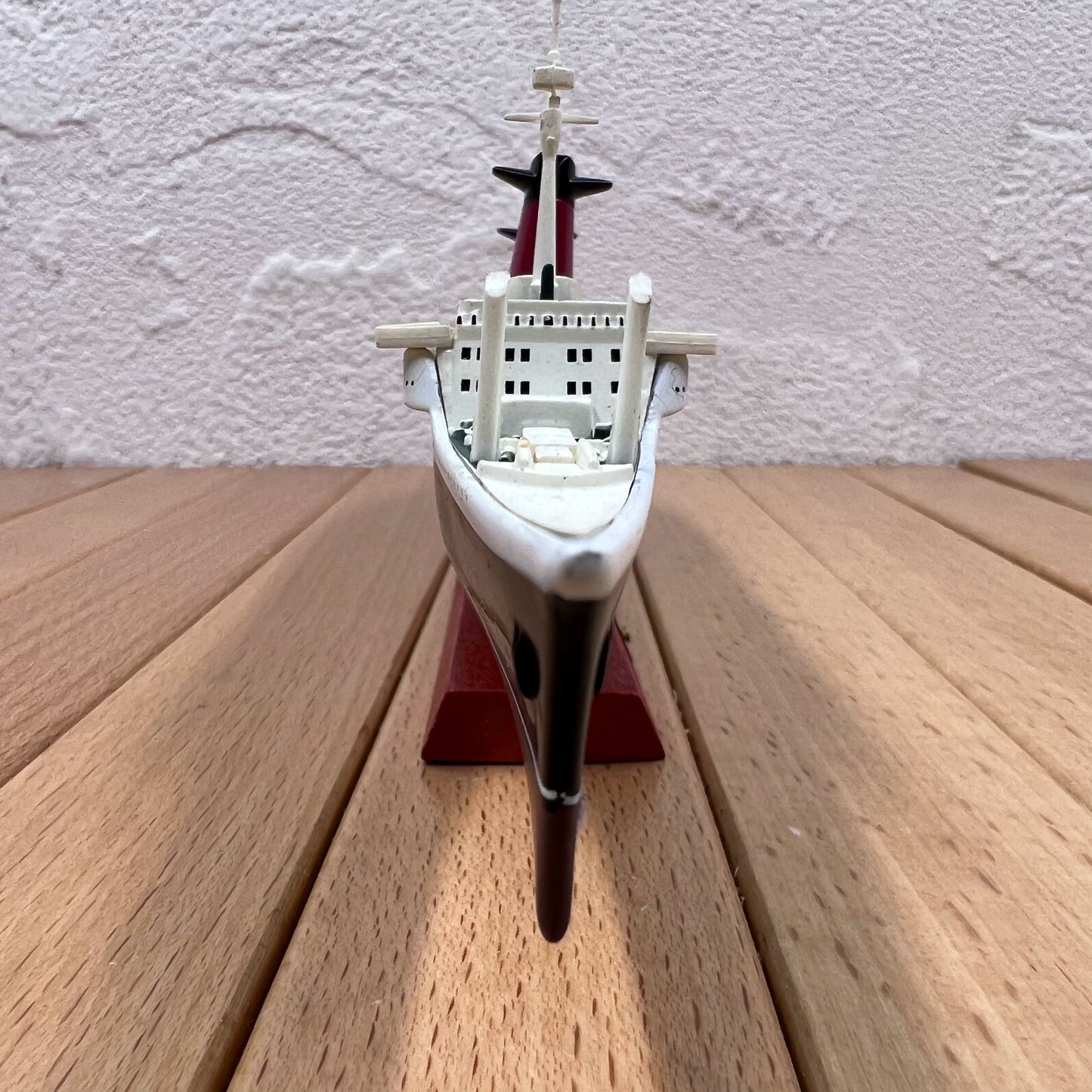 1/1250 Scale SS France (1960) Ocean Liner Diecast Model Ship