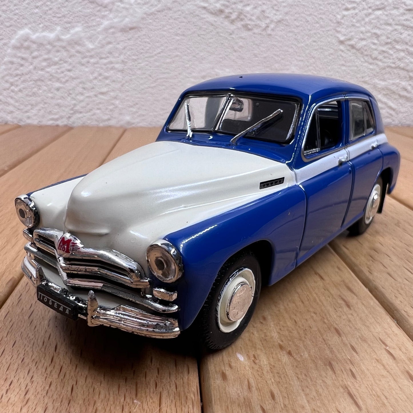 1/43 Scale 1946 GAZ-M20B Pobeda Diecast Model Car