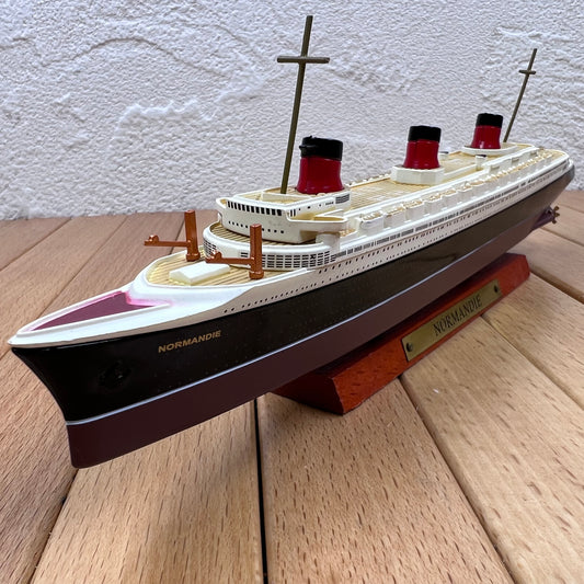 1/1250 Scale SS Normandie Ocean Liner Diecast Model Ship
