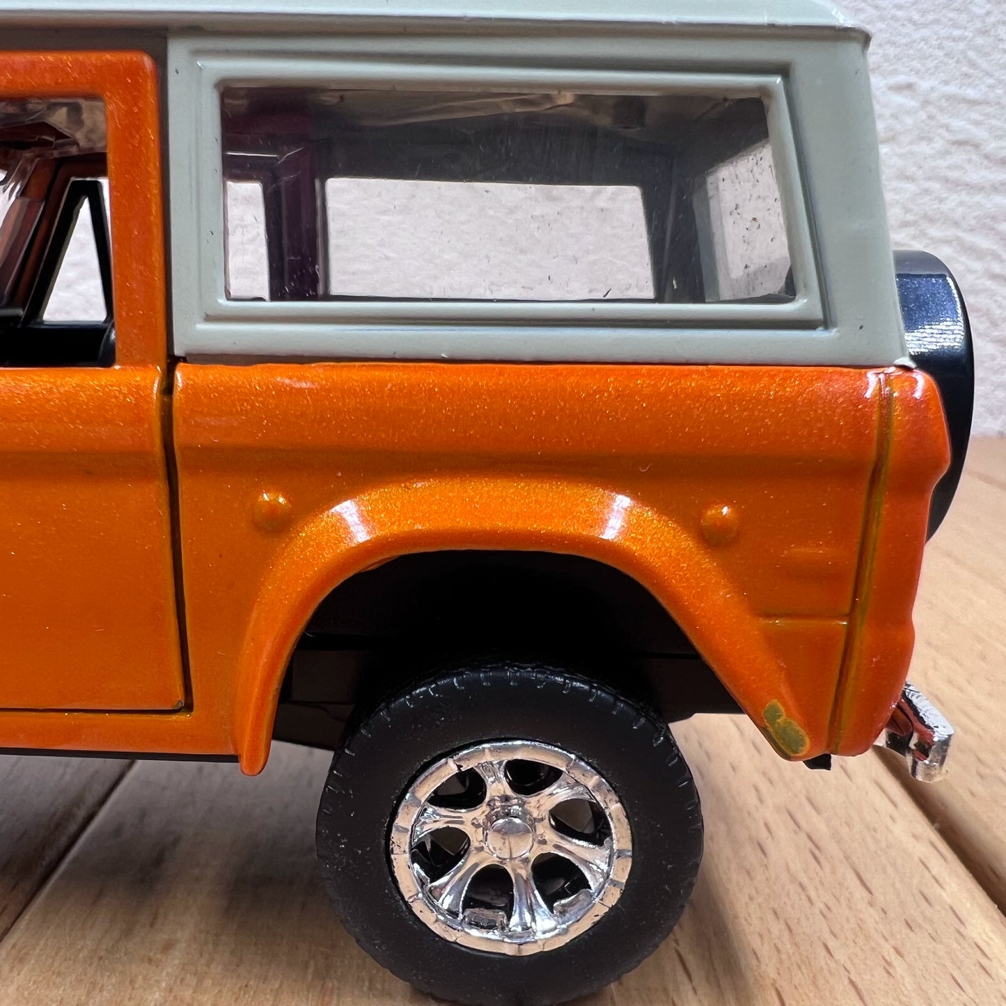 1/32 Scale 1973 Ford Bronco Ranger Wagon Diecast Model Car