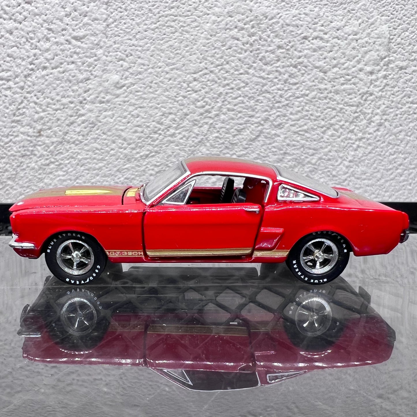 1/64 Scale Shelby GT350H Diecast Model Car