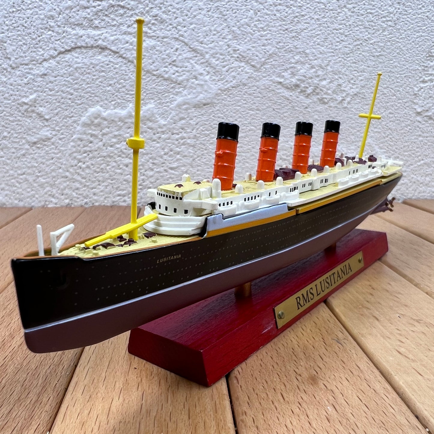 1/1250 Scale RMS Lusitania Ocean Liner Diecast Model Ship