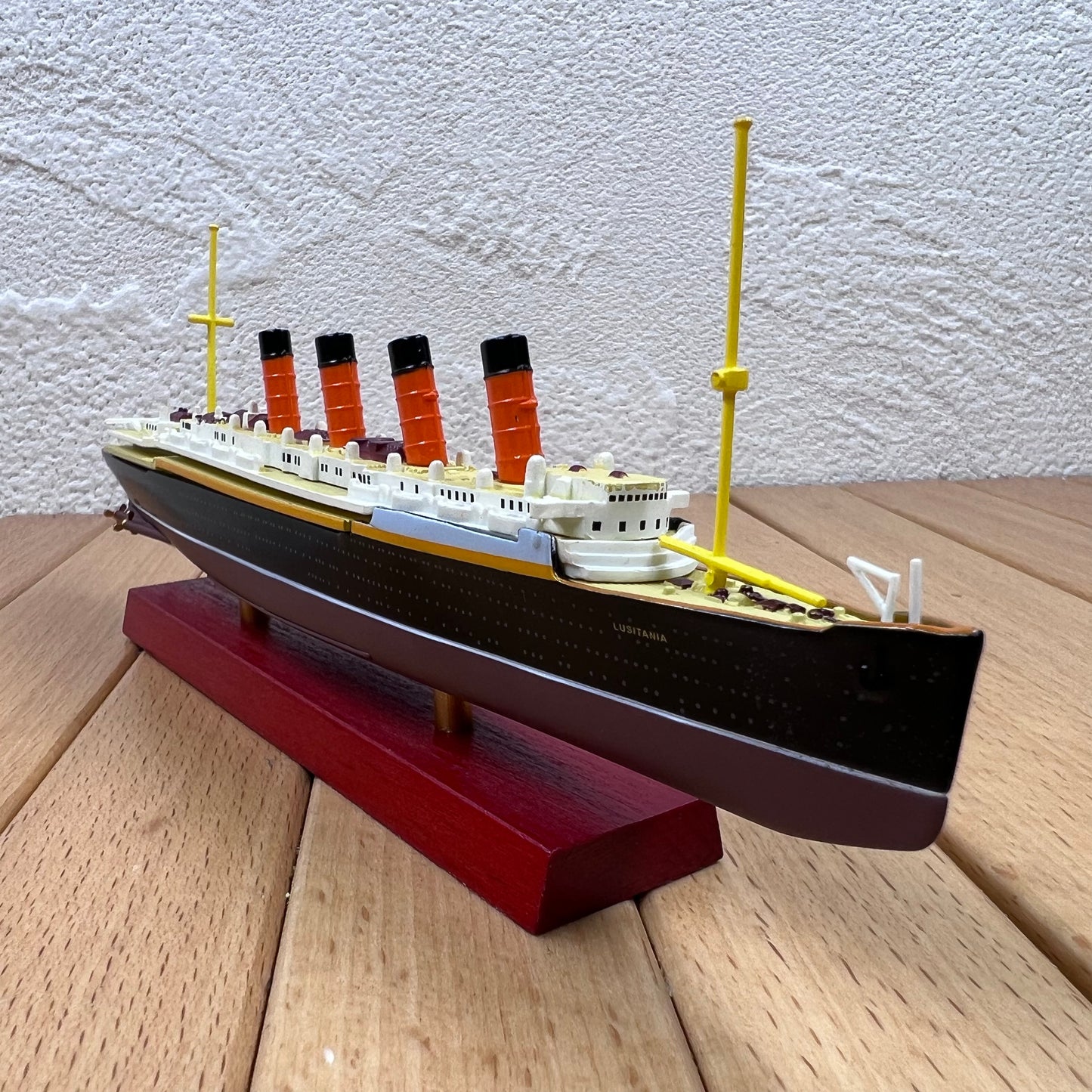 1/1250 Scale RMS Lusitania Ocean Liner Diecast Model Ship