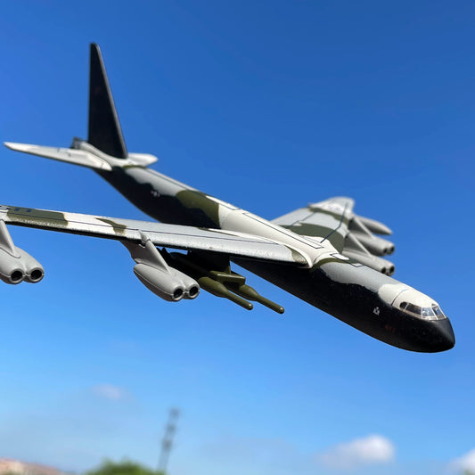 1/300 Scale Boeing B-52 Stratofortress American Bomber DIecast Model Aircraft