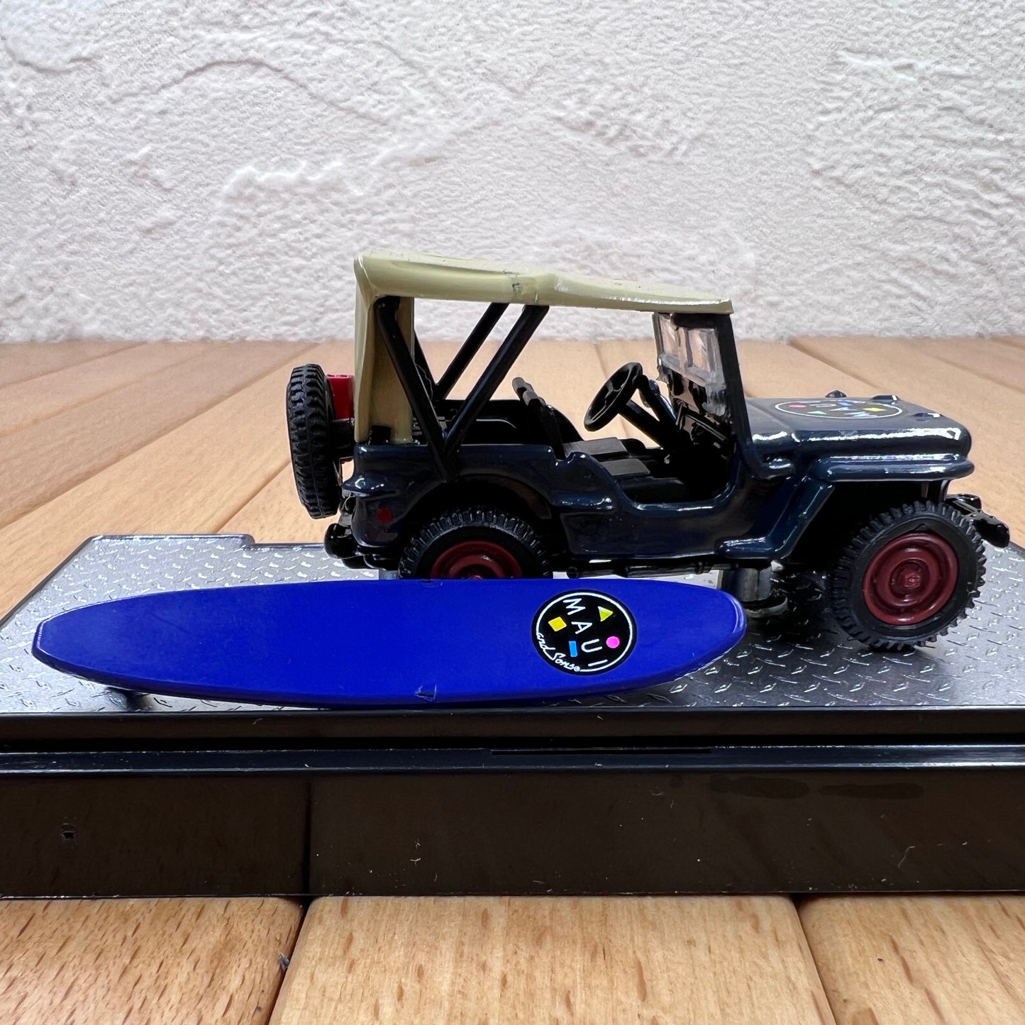 1/64 Scale 1944 Willys MB Jeep Off-Road Utility Truck Diecast Model