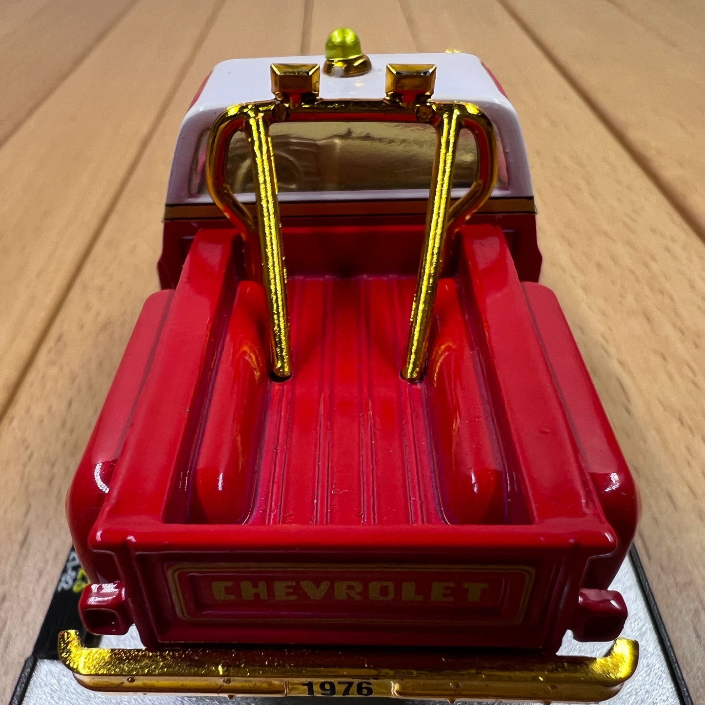 1/64 Scale 1976 Chevrolet K20 Scottsdale Pickup Truck Diecast Model