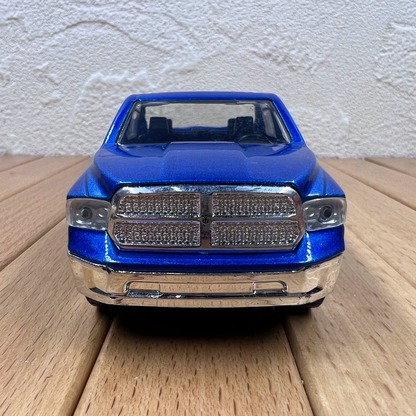 1/32 Scale 2013 Ram 1500 Pickup Truck Diecast Model