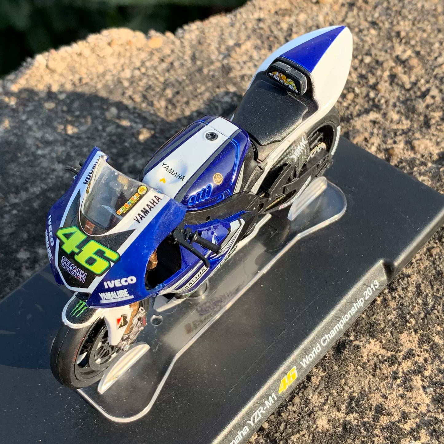 1/18 Scale Ymaha YZR-M1 46 World Champion 2013 Diecast Model Motorcycle