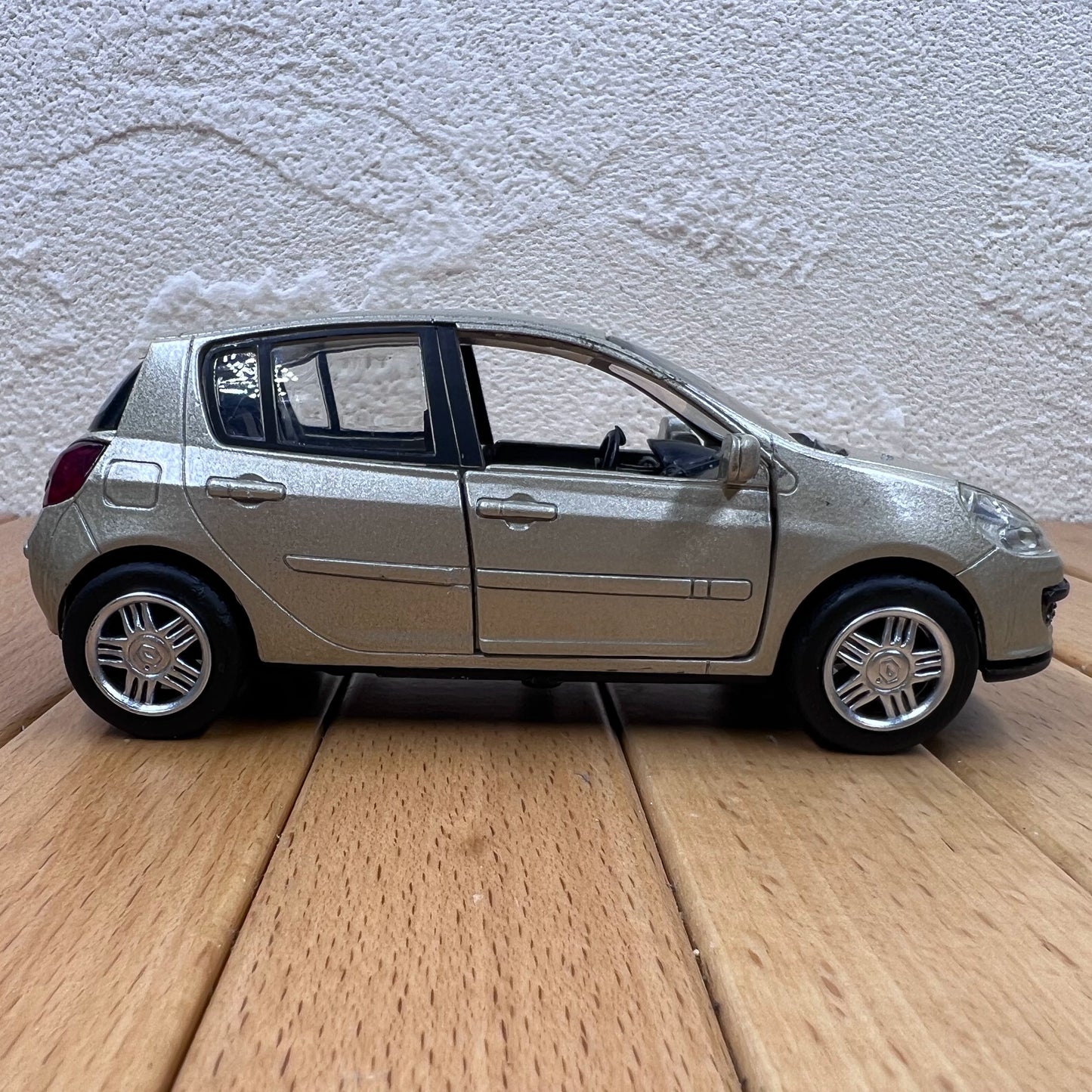 1/43 Scale Renault Clio III Diecast Model Car