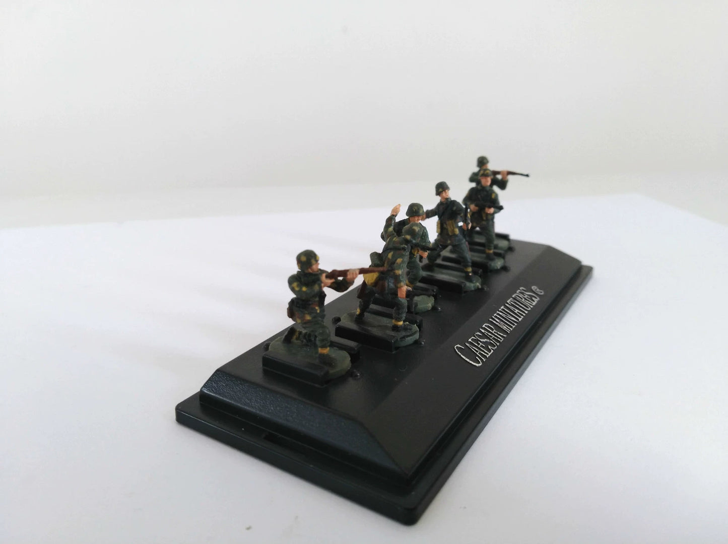 1/72 Scale WWII German Panzergrenadiers Set 6pcs Painted Figures Caesar Miniatures P801