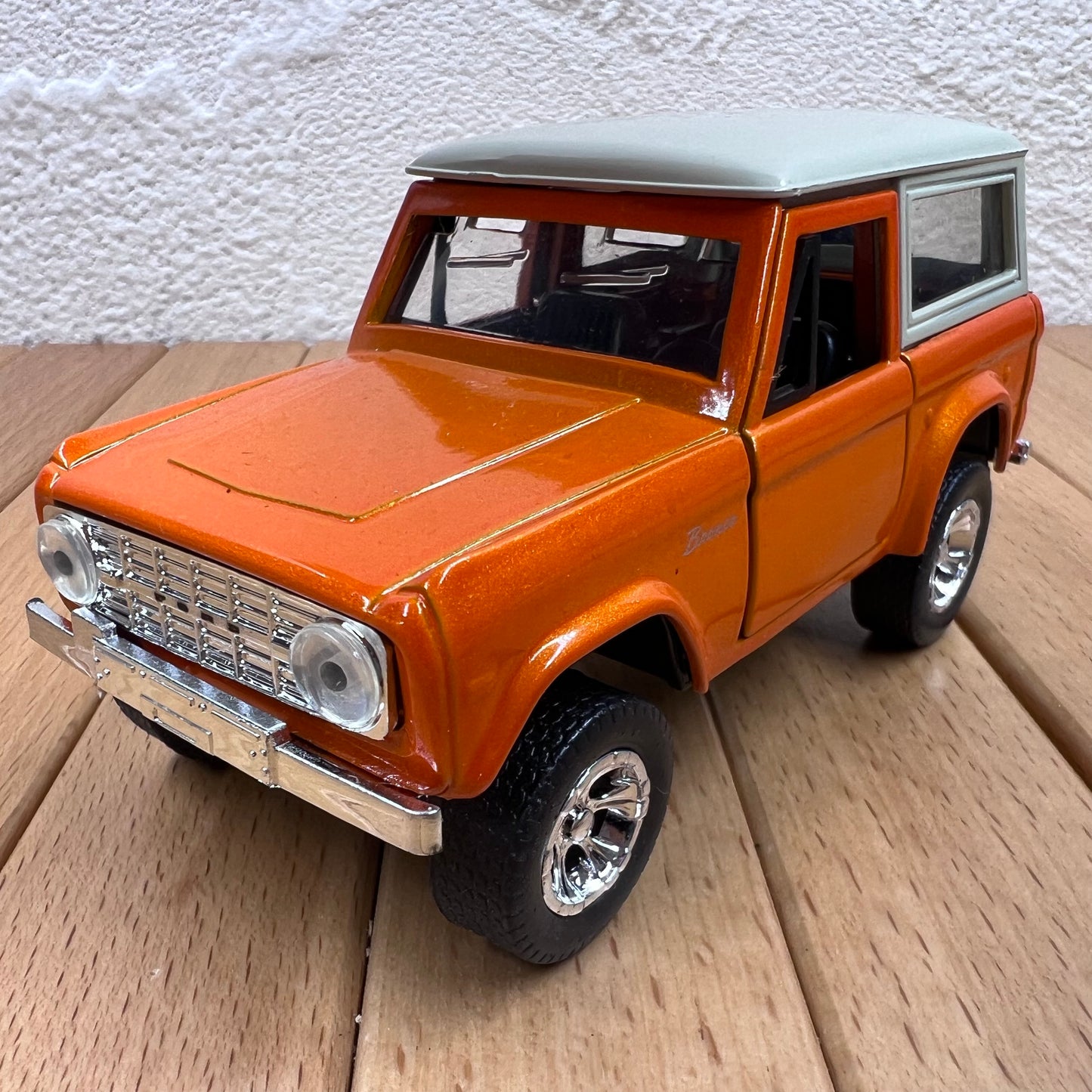 1/32 Scale 1973 Ford Bronco Ranger Wagon Diecast Model Car
