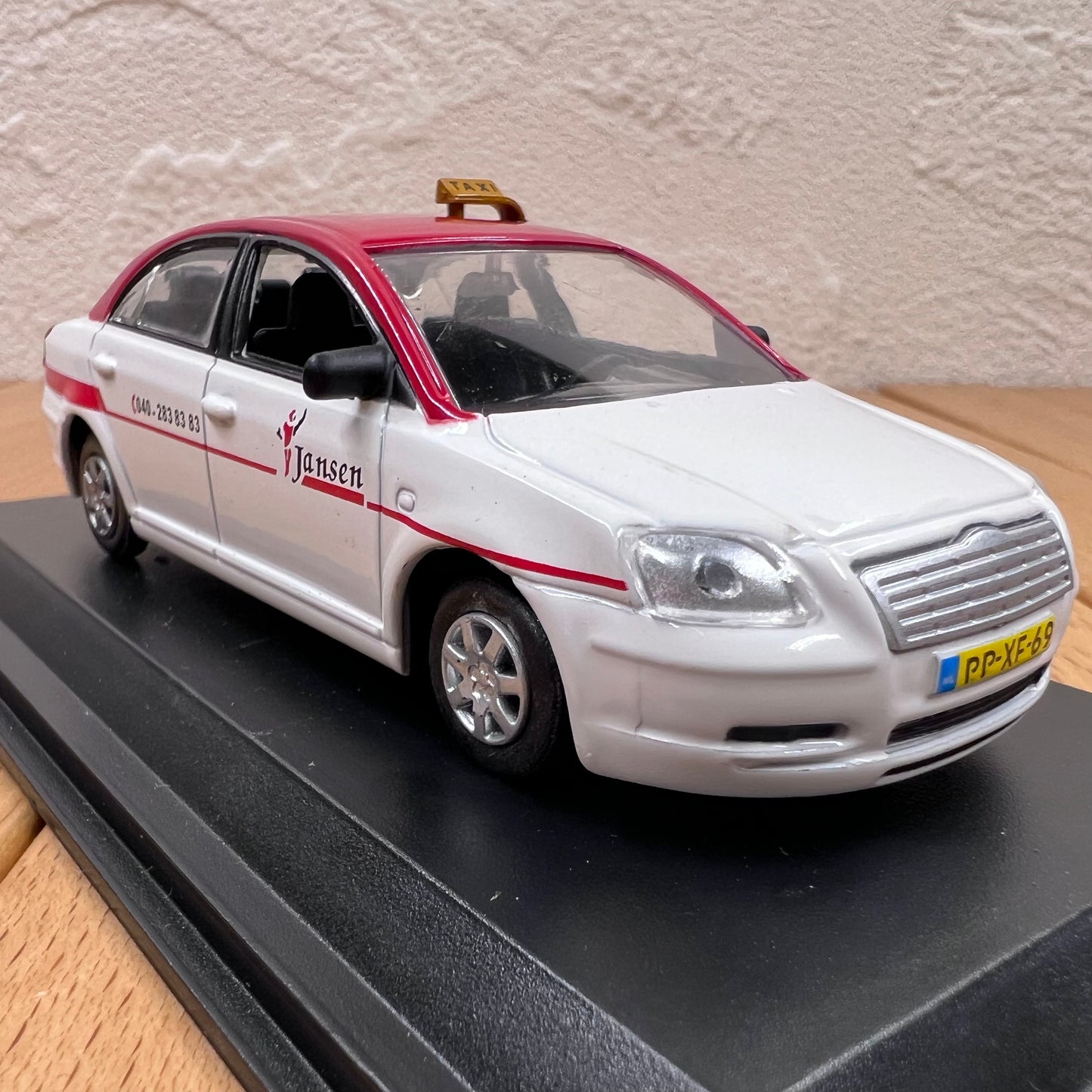 1/43 Scale 2003 Toyota Avensis Eindhoven Taxi Diecast Model Car