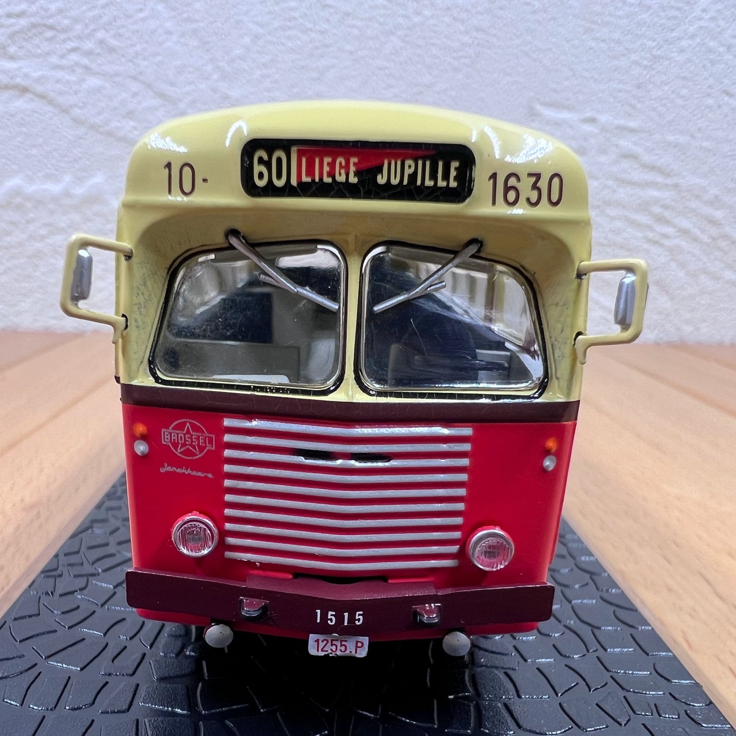1/72 Scale 1957 Brossel Jonckheere Bus Diecast Model