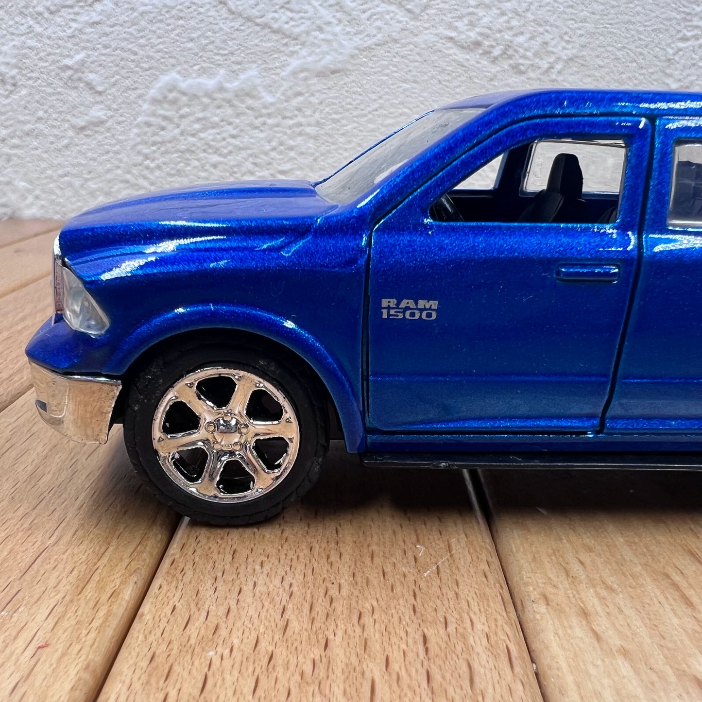 1/32 Scale 2013 Ram 1500 Pickup Truck Diecast Model