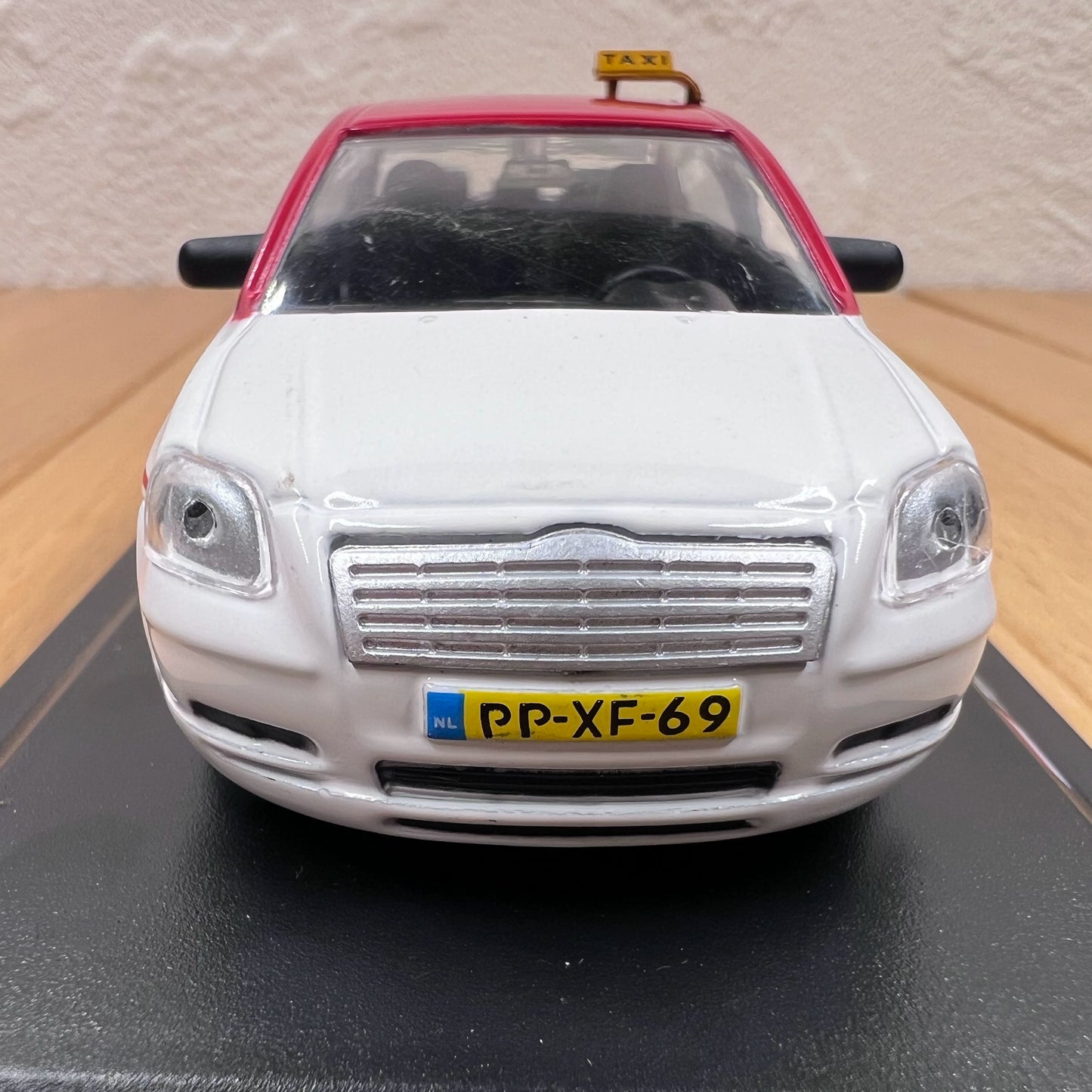 1/43 Scale 2003 Toyota Avensis Eindhoven Taxi Diecast Model Car