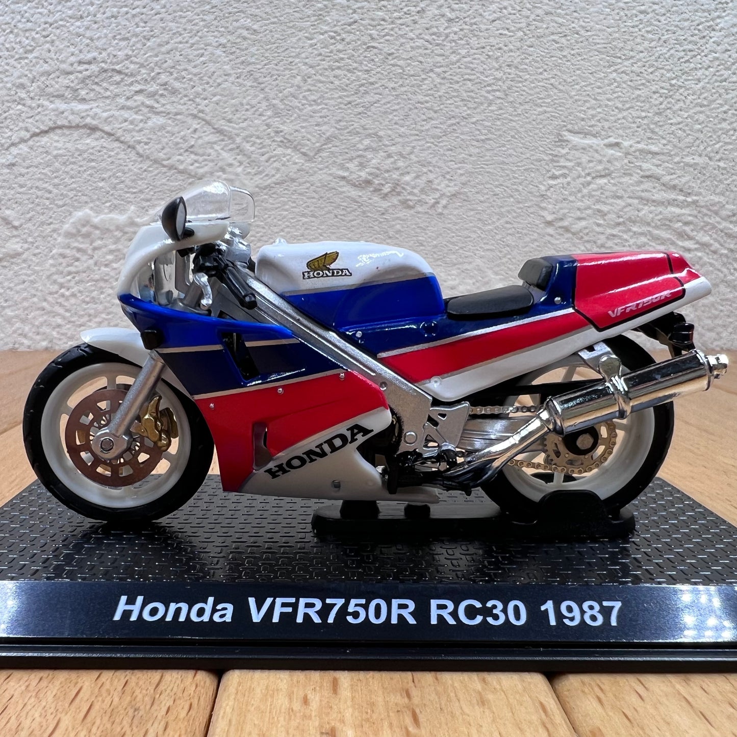 1/24 Scale 1987 Honda VFR750R RC30 Motorcycle Diecast Model