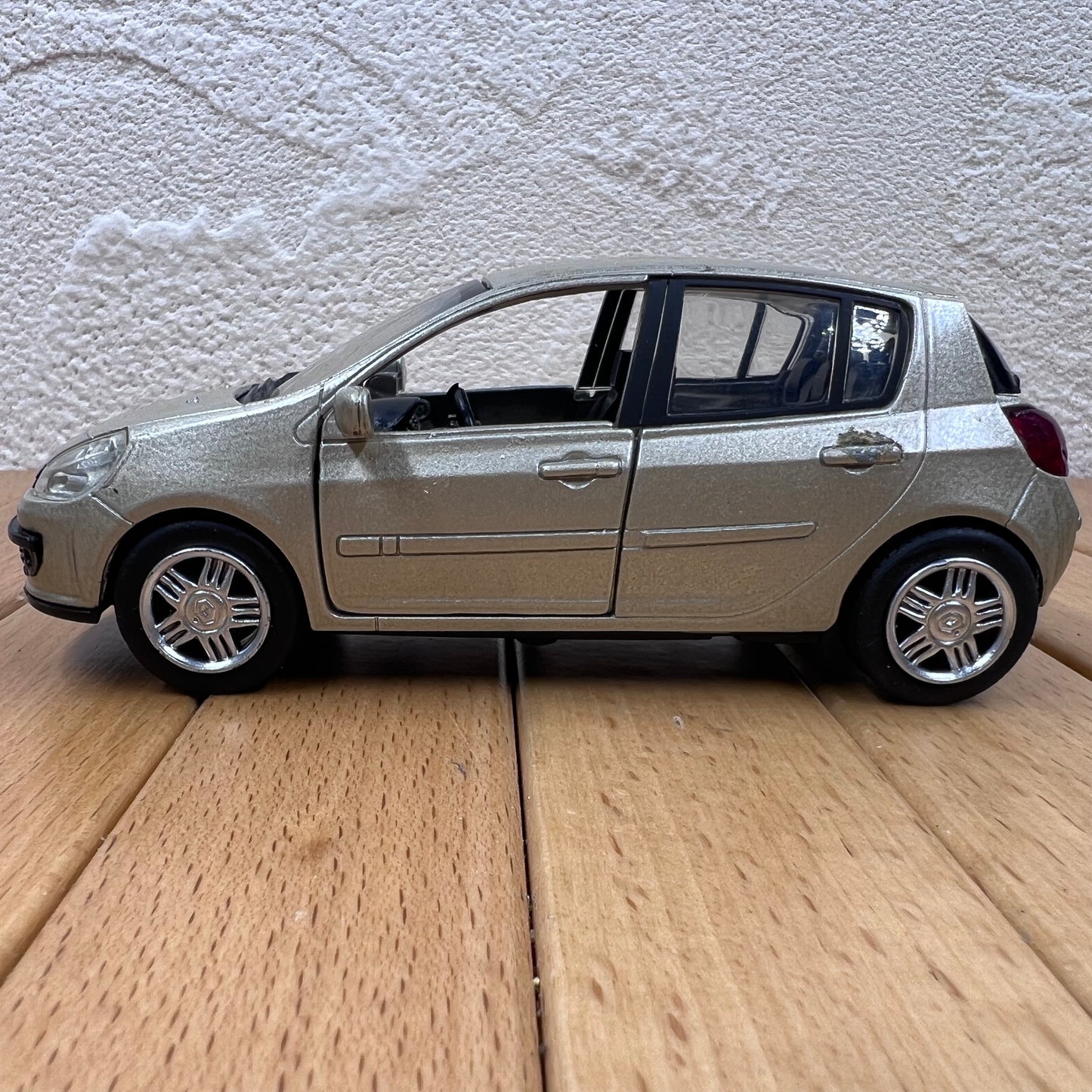 1/43 Scale Renault Clio III Diecast Model Car