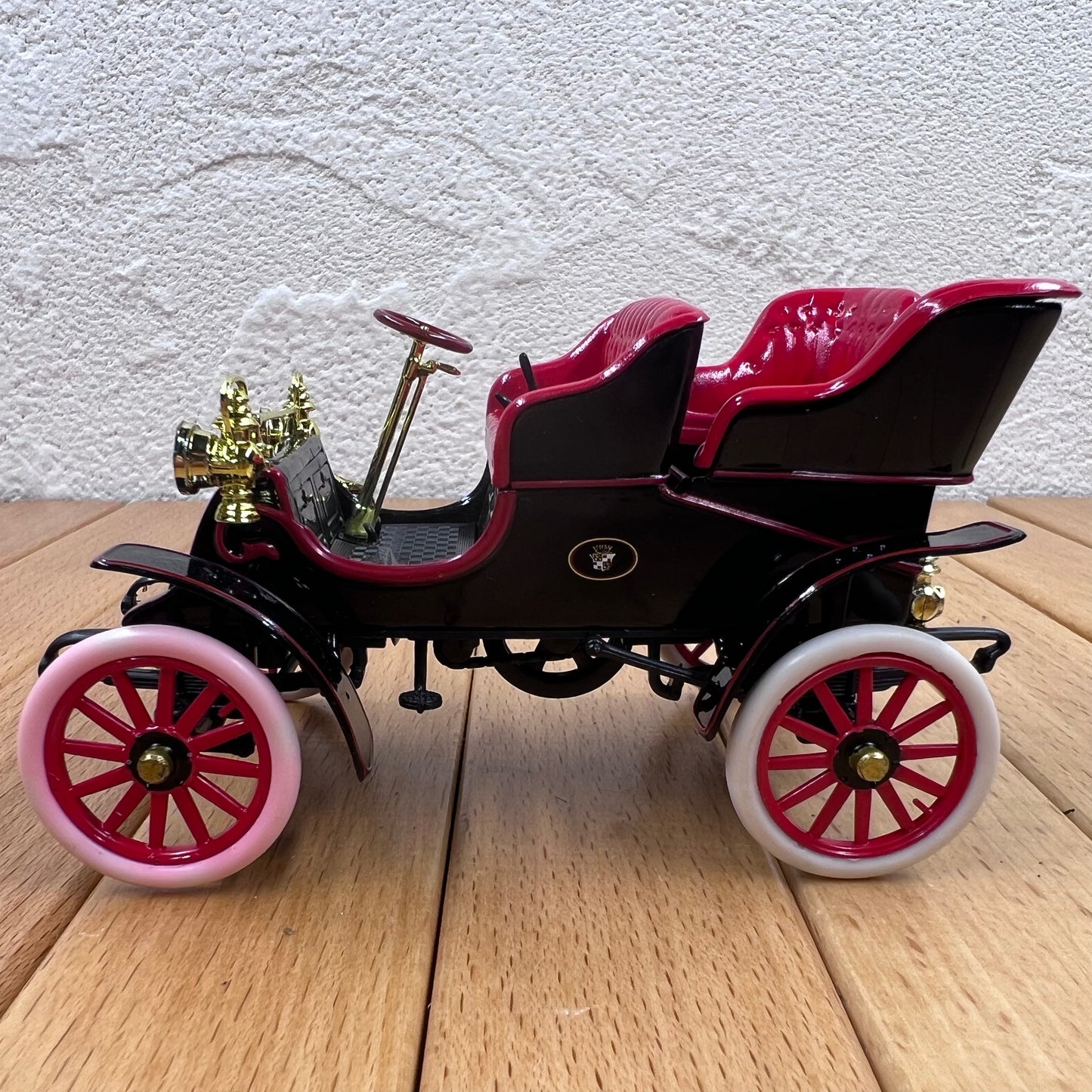 1/32 Scale 1903 Cadillac Tonneau Diecast Model Car