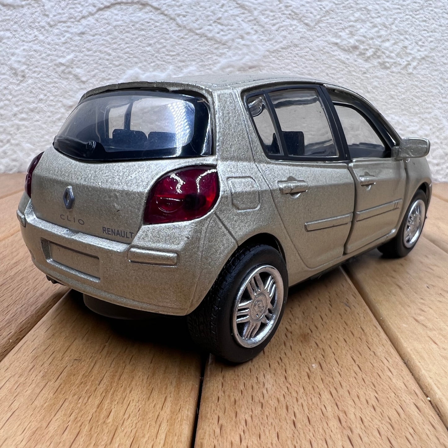 1/43 Scale Renault Clio III Diecast Model Car