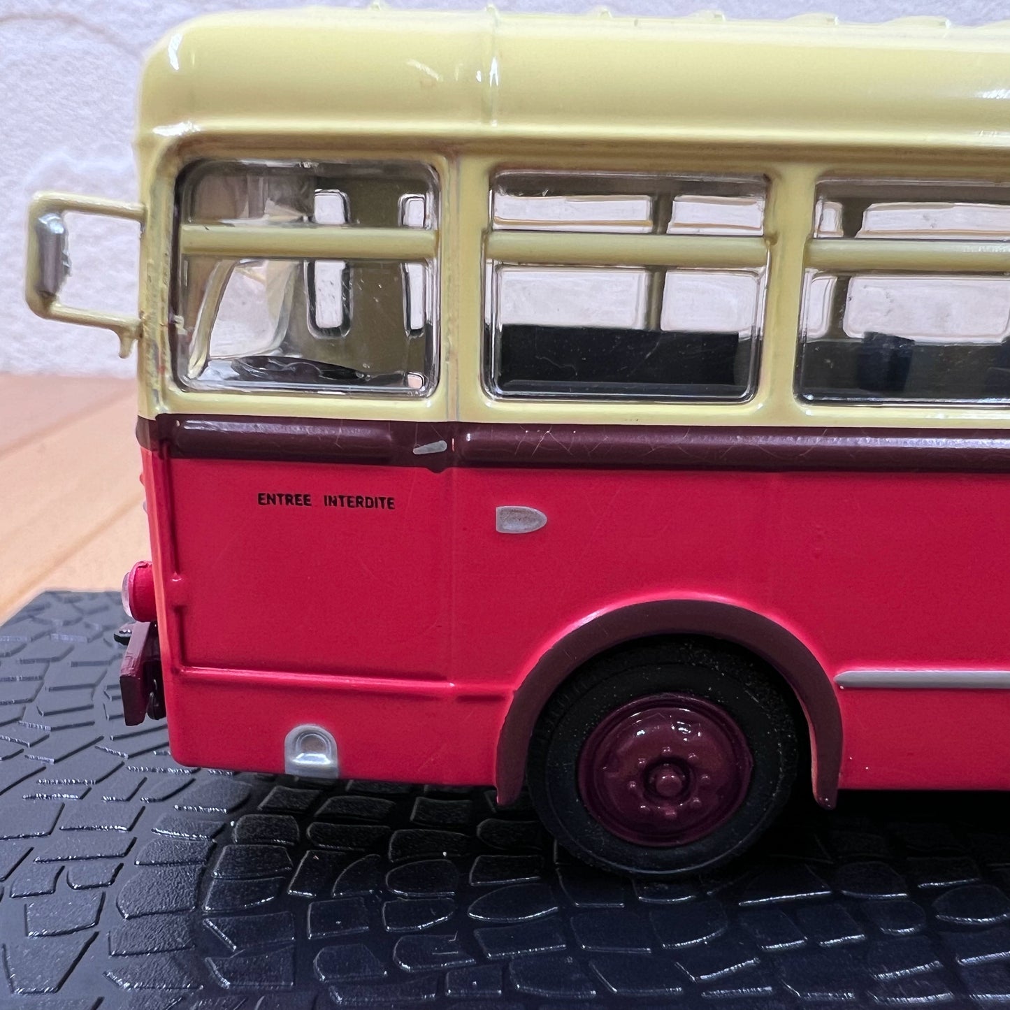 1/72 Scale 1957 Brossel Jonckheere Bus Diecast Model