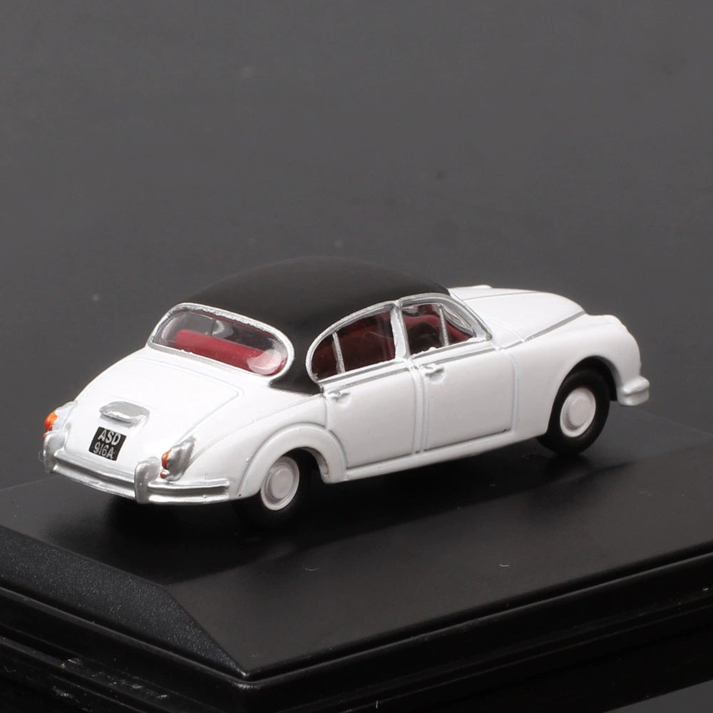 1/76 Scale Jaguar Mark 2 Diecast Model Car