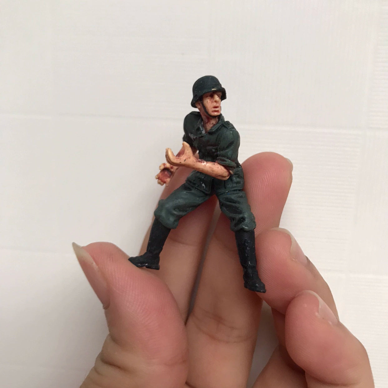 1/35 Scale WWII German Soldier MIniature Painted Figurines Diorama