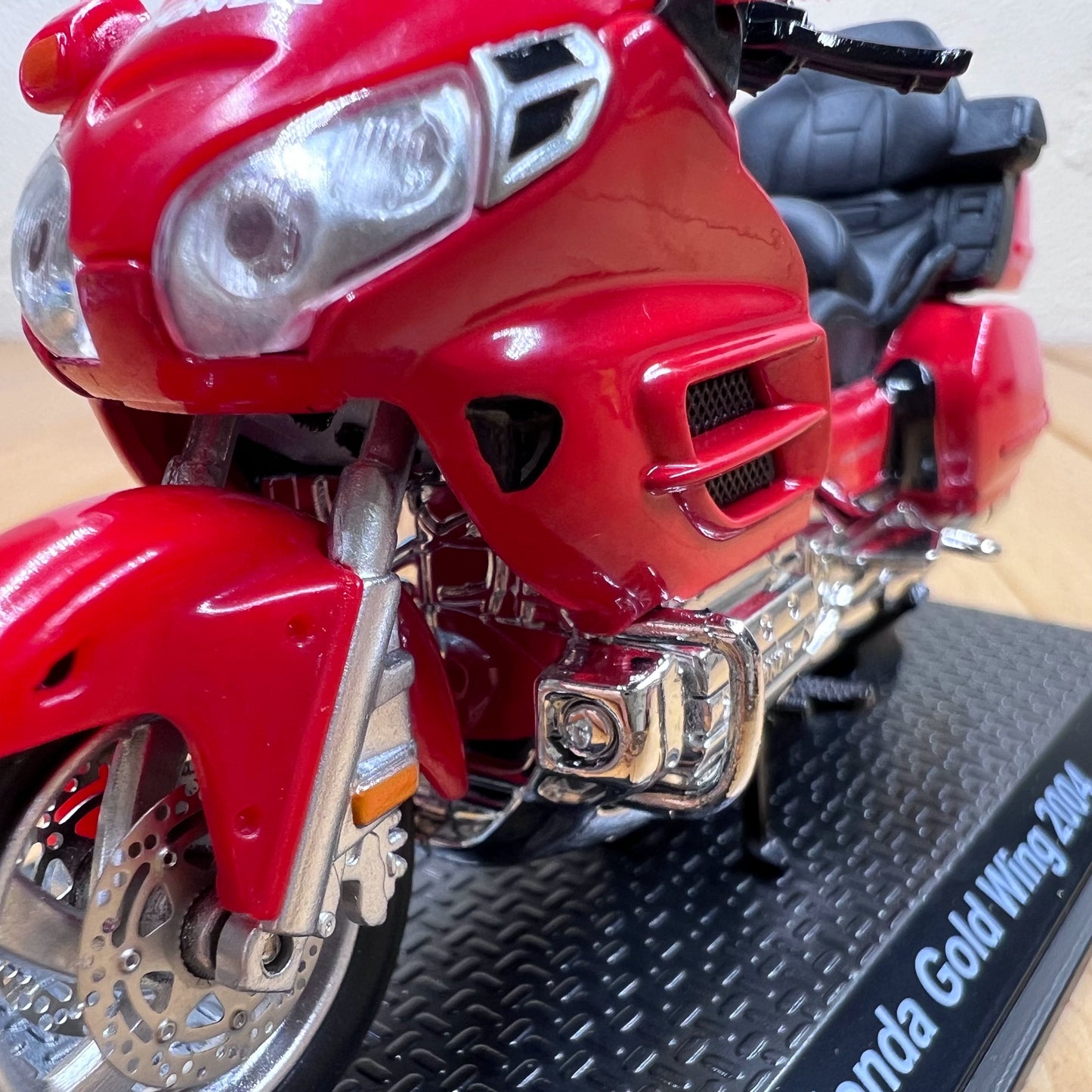 1/24 Scale 2004 Honda Gold Wing Touring Motorcycle Diecast Model