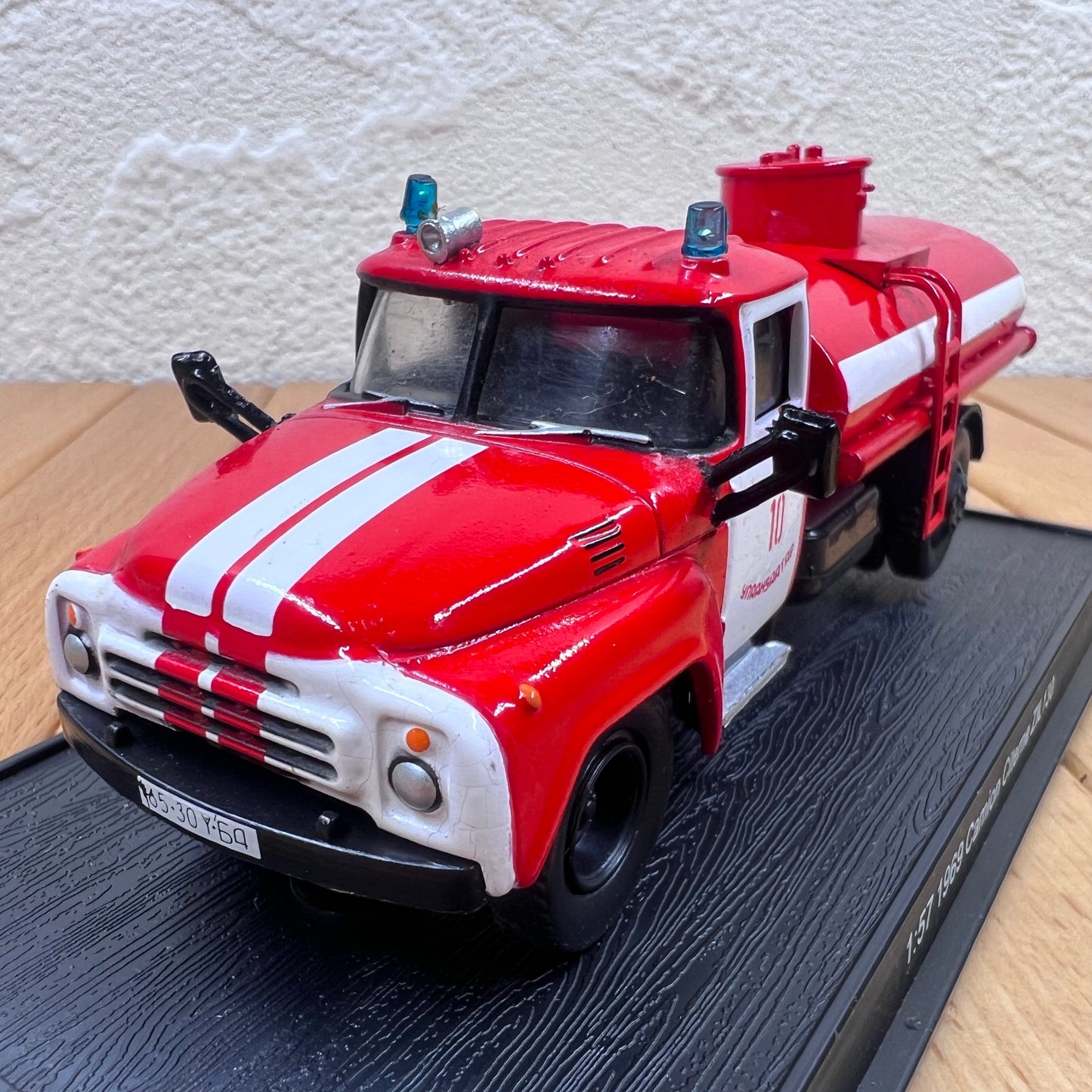 1/57 Scale 1969 ZIL-130 Fire Engine Diecast Model