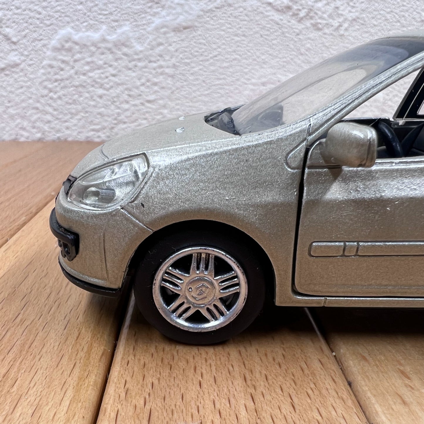 1/43 Scale Renault Clio III Diecast Model Car