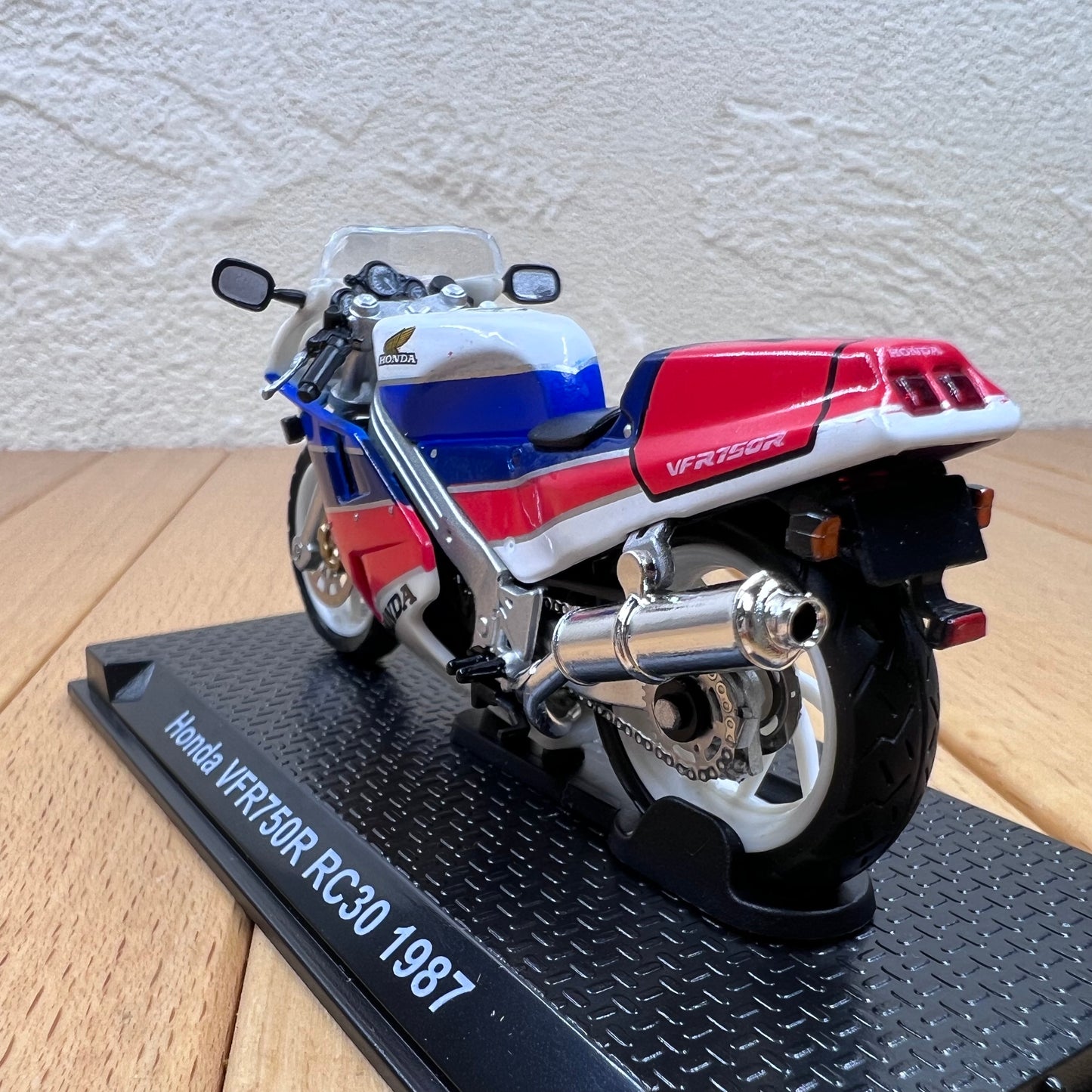 1/24 Scale 1987 Honda VFR750R RC30 Motorcycle Diecast Model