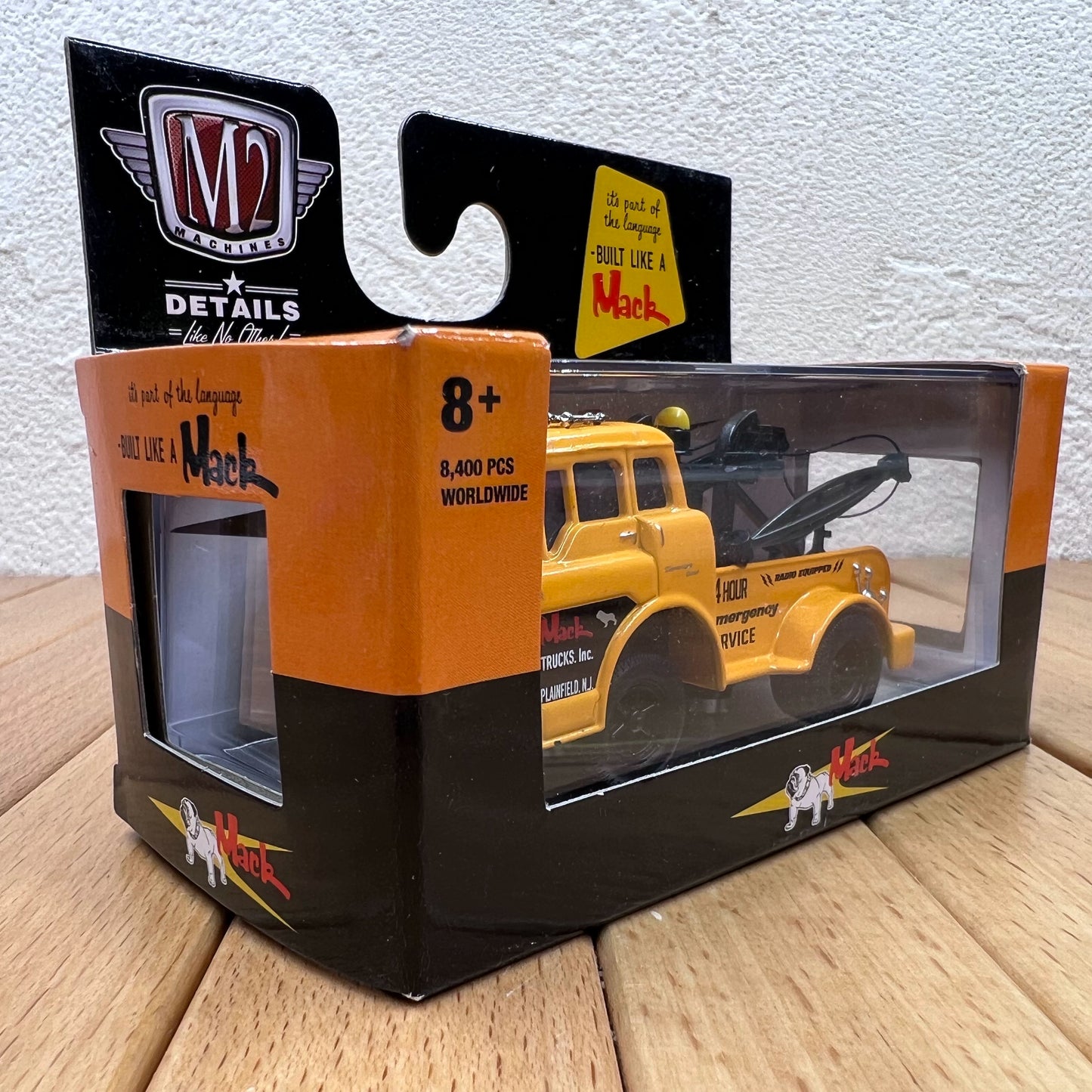 1/64 Scale 1957 Mack N-61 Tow Truck Diecast Model