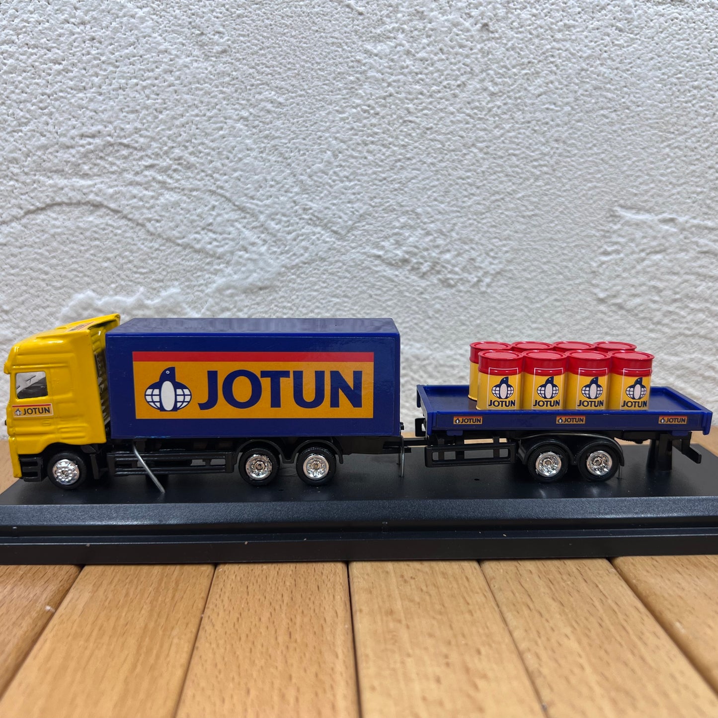 1/87 Scale Jotun Trailer Diecast Model Truck
