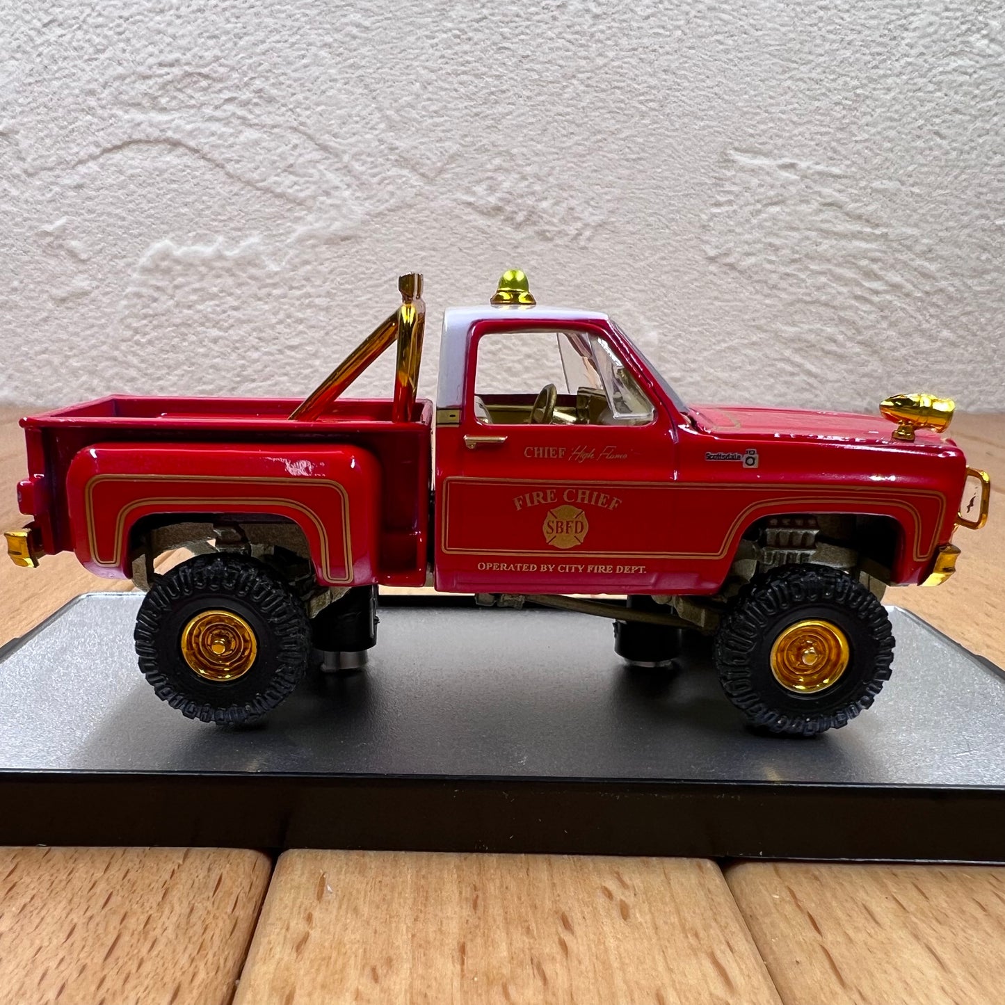 1/64 Scale 1976 Chevrolet K20 Scottsdale Pickup Truck Diecast Model