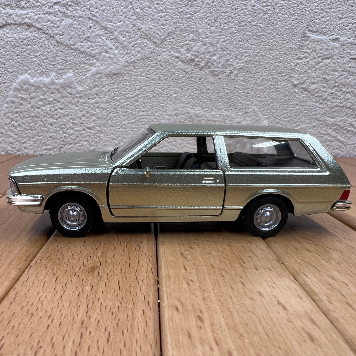 1/43 Scale 1981 Ford Belina Wagon Diecast Model Car