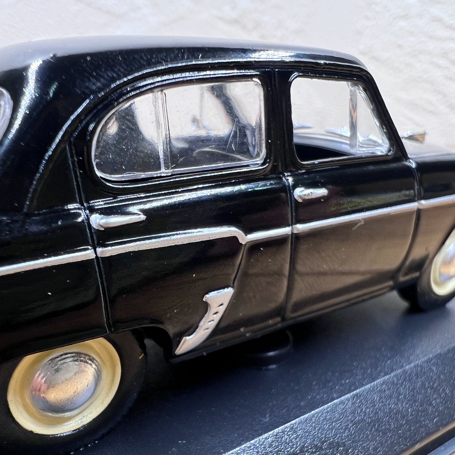 1/43 Scale Moskvitch 407 Diecast Model Car