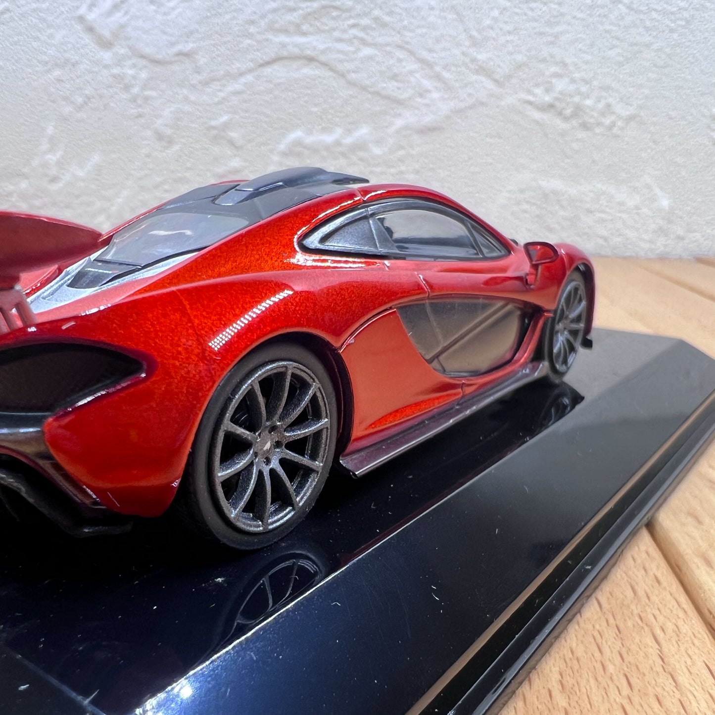 1/43 Scale 2013 McLaren P1 Sports Car Diecast Model