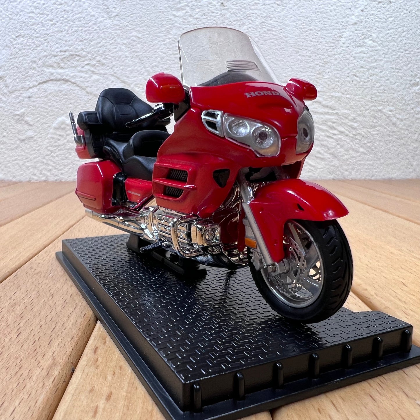 1/24 Scale 2004 Honda Gold Wing Touring Motorcycle Diecast Model
