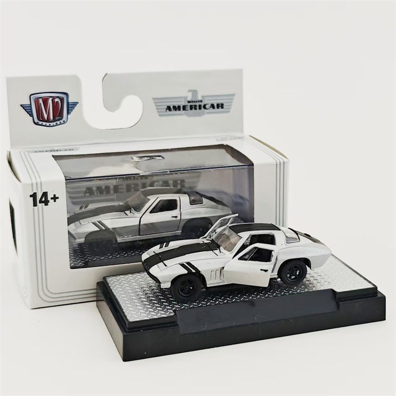1/64 Scale 1966 Chevrolet Corvette Sports Car Diecast Model