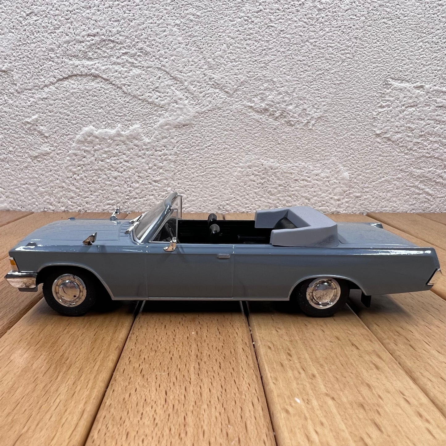 1/43 Scale ZIL-117 Sedan Diecast Model Car