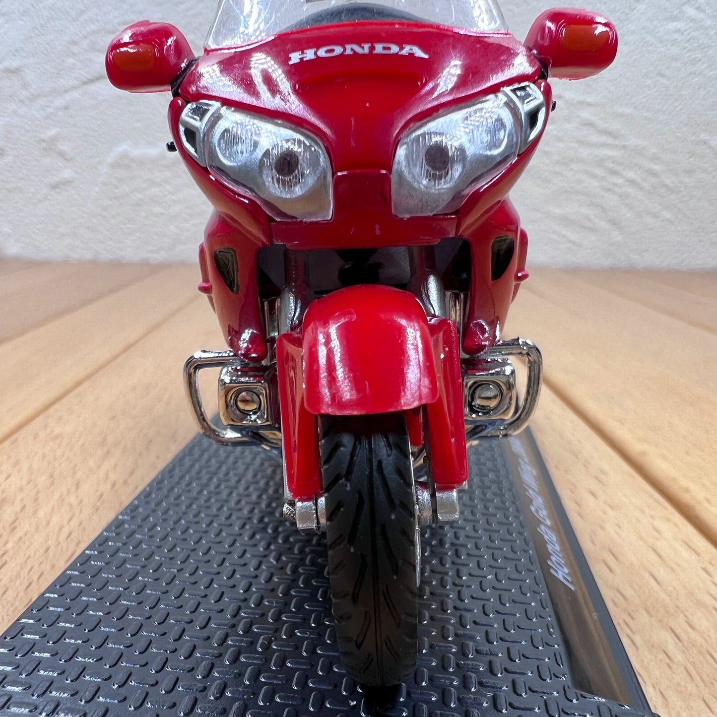 1/24 Scale 2004 Honda Gold Wing Touring Motorcycle Diecast Model