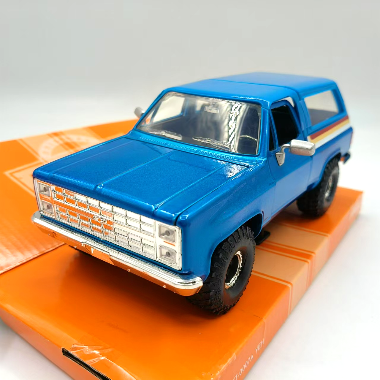 1/24 Scale 1980 Chevrolet K5 Blazer SUV Diecast Model Car