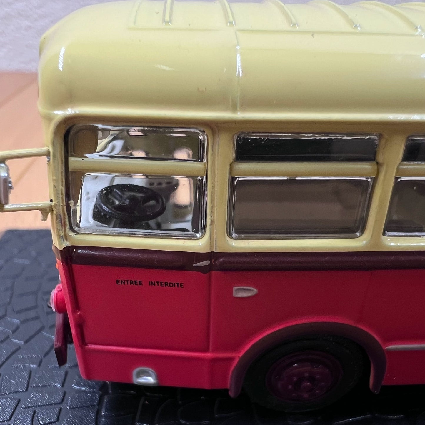 1/72 Scale 1957 Brossel Jonckheere Bus Diecast Model