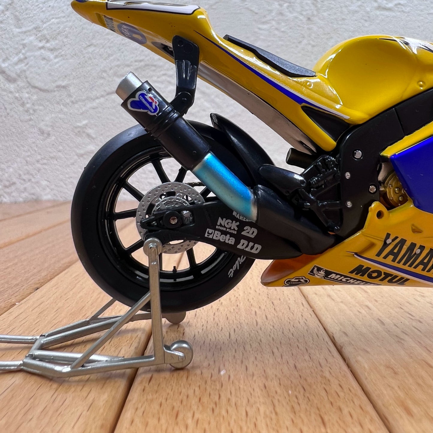 1/18 Scale 2006 Yamaha YZR-M1 Valentino Rossi Motorcycle Diecast Model