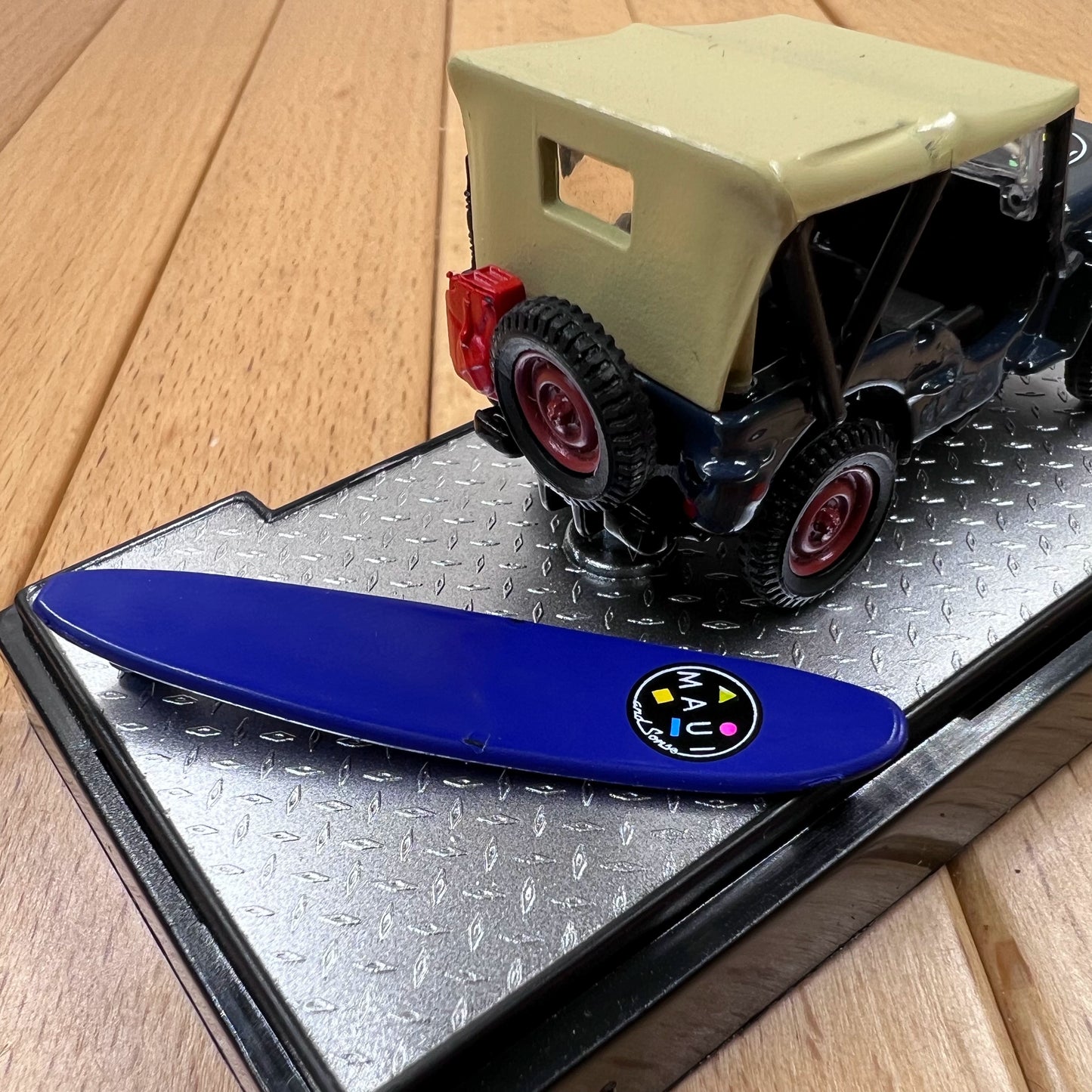 1/64 Scale 1944 Willys MB Jeep Off-Road Utility Truck Diecast Model