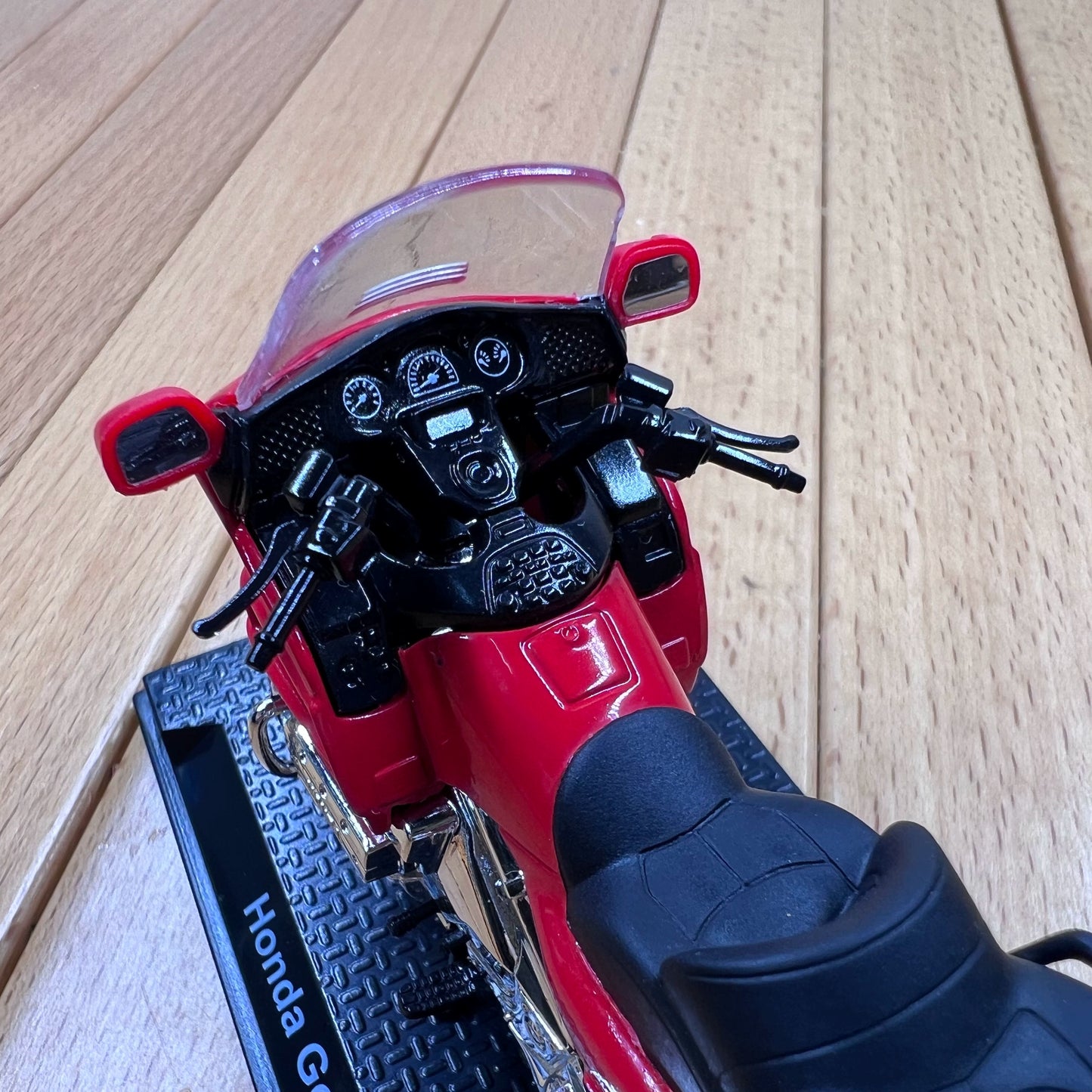 1/24 Scale 2004 Honda Gold Wing Touring Motorcycle Diecast Model