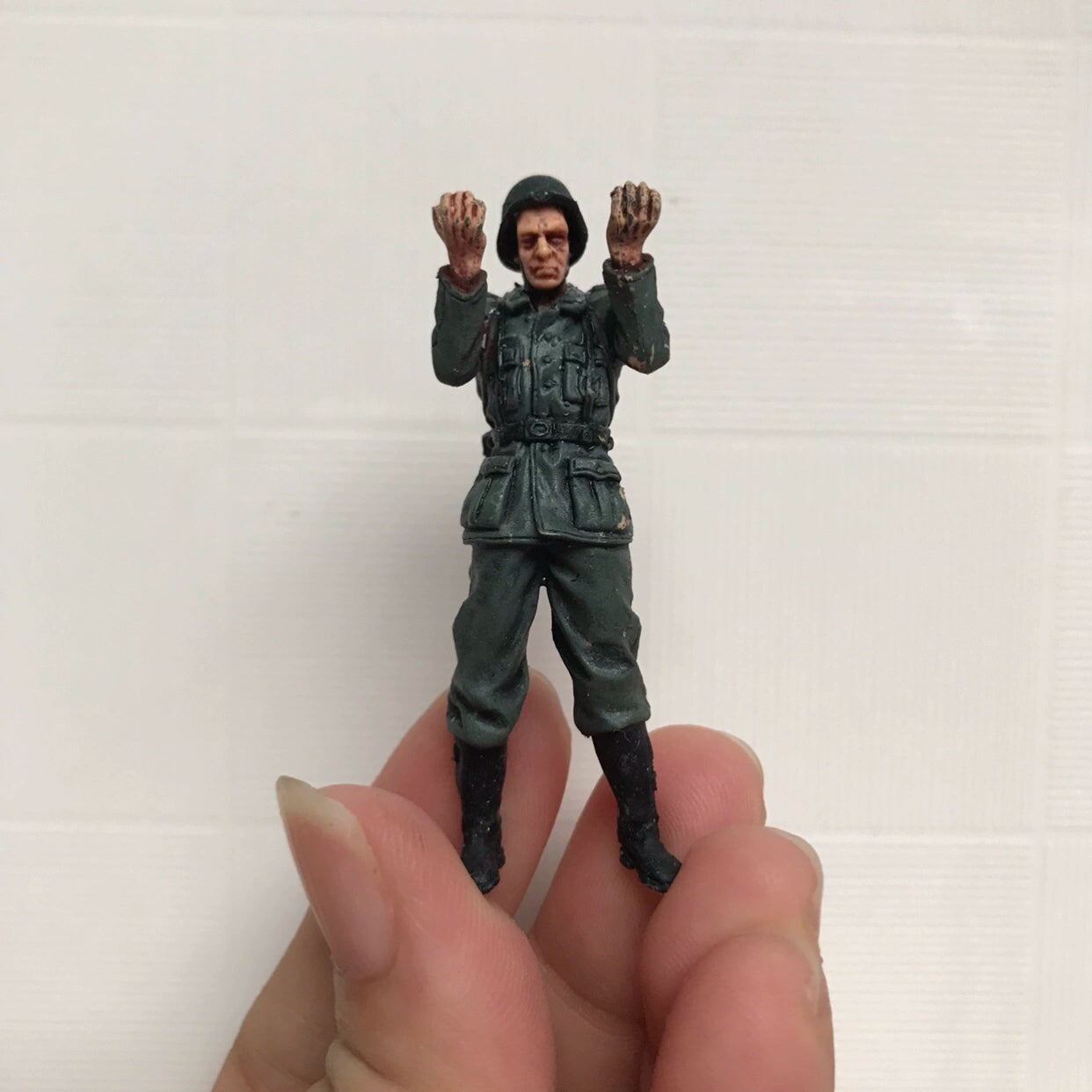 1/35 Scale WWII German Soldier MIniature Painted Figurines Diorama