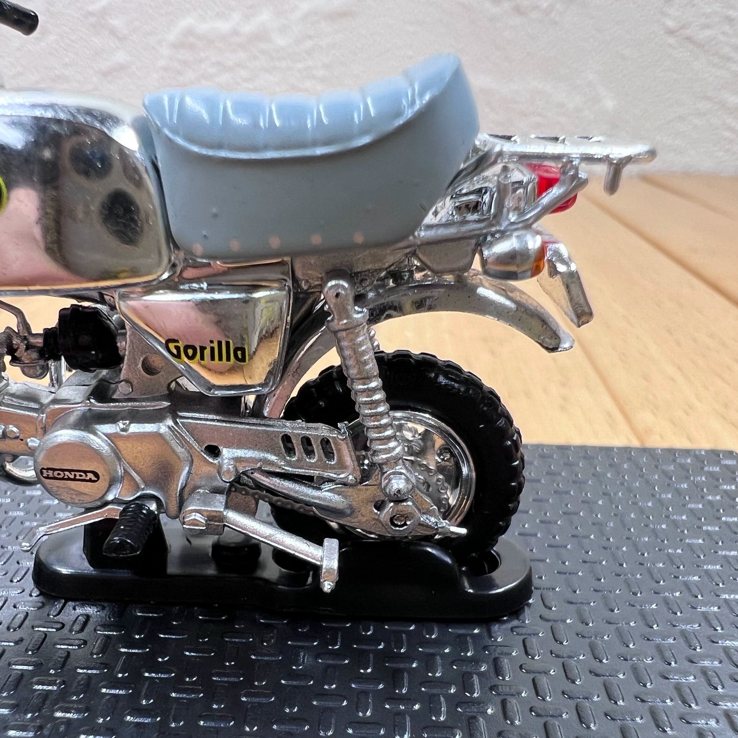 1/24 Scale 1999 Honda Gorilla Spring Collection Motorcycle Diecast Model