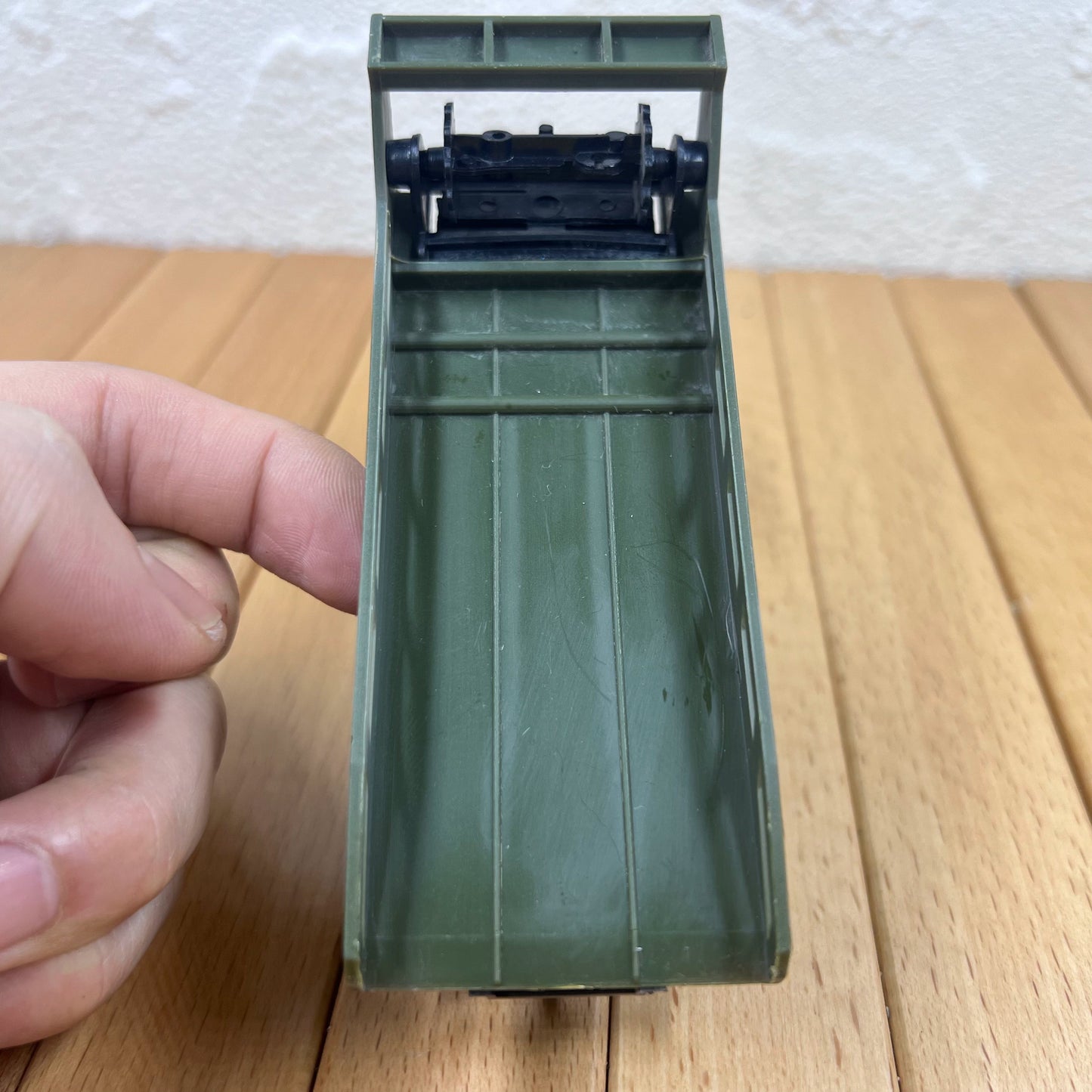 1/64 Scale Flatbed Truck Diecast Model