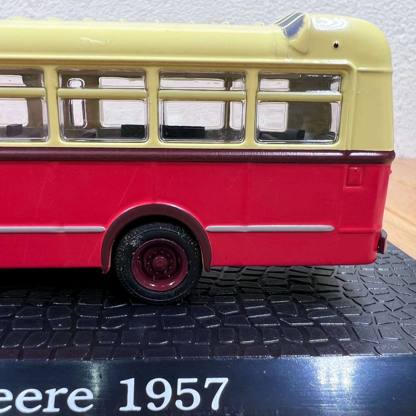 1/72 Scale 1957 Brossel Jonckheere Bus Diecast Model