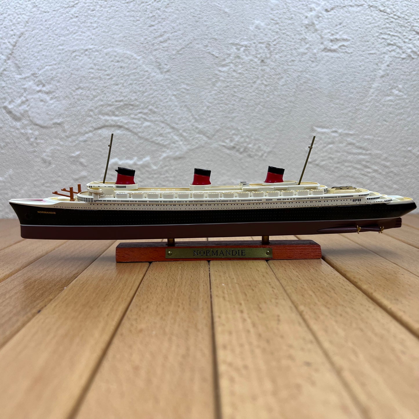 1/1250 Scale SS Normandie Ocean Liner Diecast Model Ship